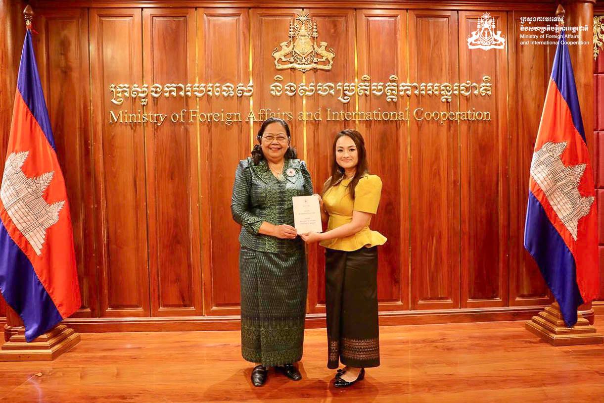  Her Excellency YENTIENG Puthirasmey meets with Her Excellency Men Nearysopheak, First Deputy Secretary General of the Cambodian Red Cross