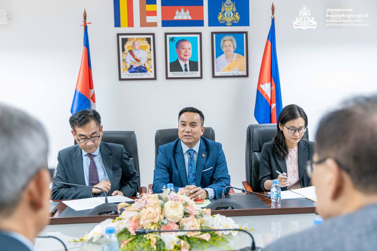 His Excellency KHY Sovanratana receives a delegation from Hanyang Cyber University 