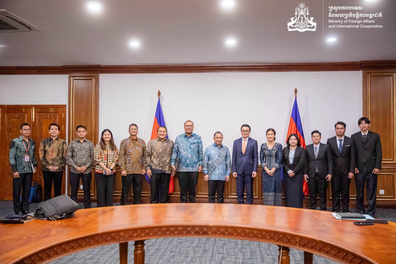 His Excellency Ung Rachana receives a courtesy call by His Excellency Anis Matta, Deputy Minister of Foreign Affairs of Indonesia