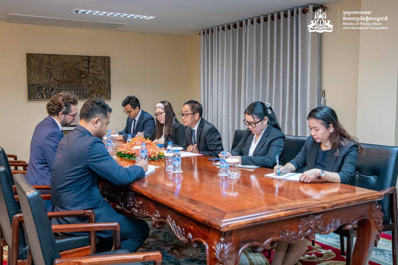 His Excellency KE Sovann holds a meeting with Mr. Benjamin Moreau