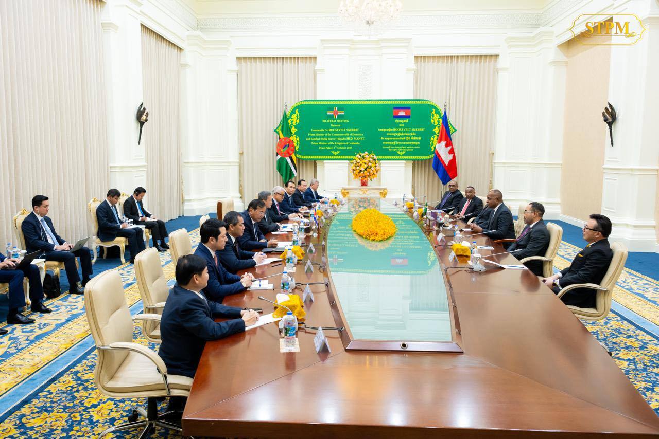 Bilateral Meeting between Samdech Thipadei Prime Minister and the Honorable Dr. Roosevelt Skerrit, Prime Minister of the Commonwealth of Dominica