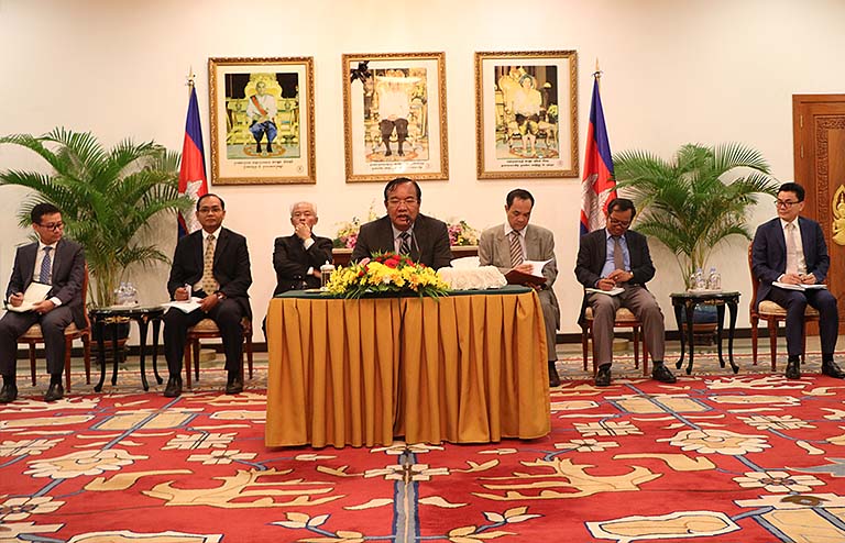 H.E. Senior Minister, Prak Sokhonn met with 27 Cambodian students who ...